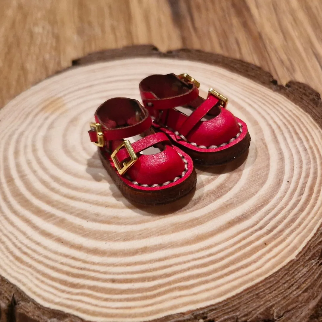 The Wool Family mini rode leren schoentjes viltfiguren