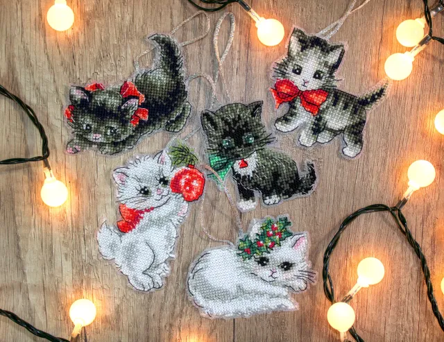 Leti 987 Christmas Kittens Toys borduurpakket 8x8 cm