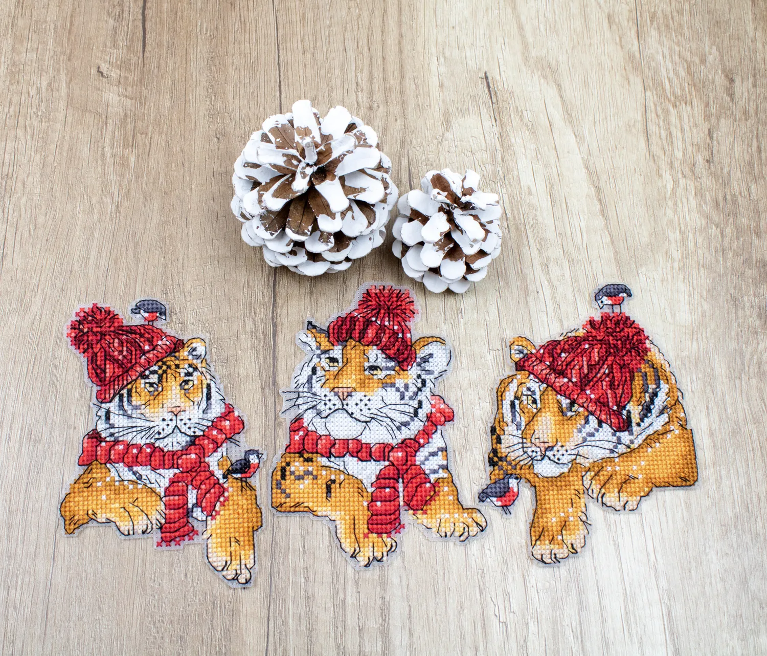 Leti Stitch L8017 Christmas Tigers borduurpakket 3 stuks