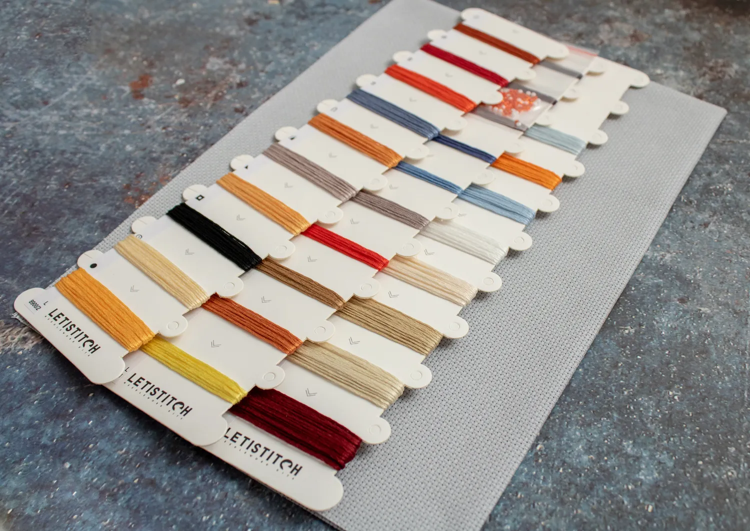 Leti Stitch L8900 Kitsune borduurpakket 15x23 cm met kralen