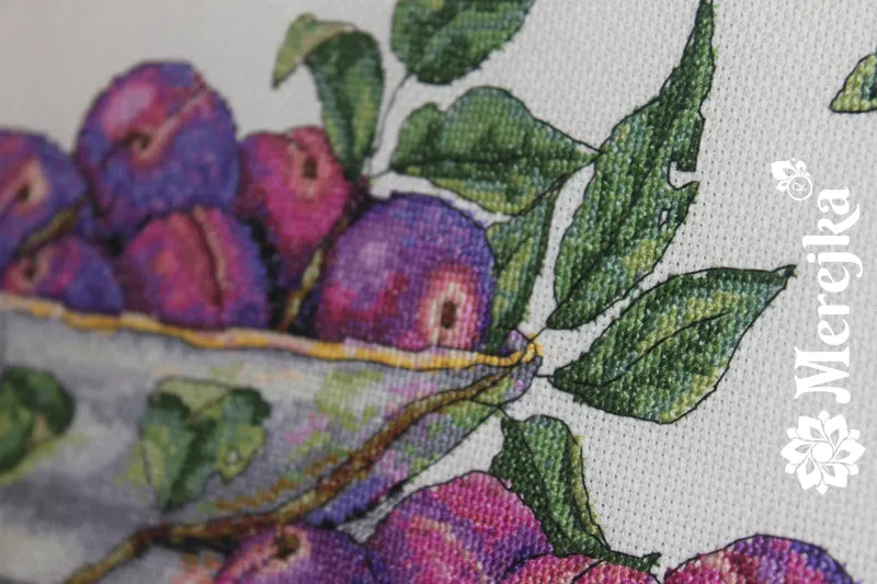 Merejka Sweet Plums borduurpakket 41x26 cm ecru