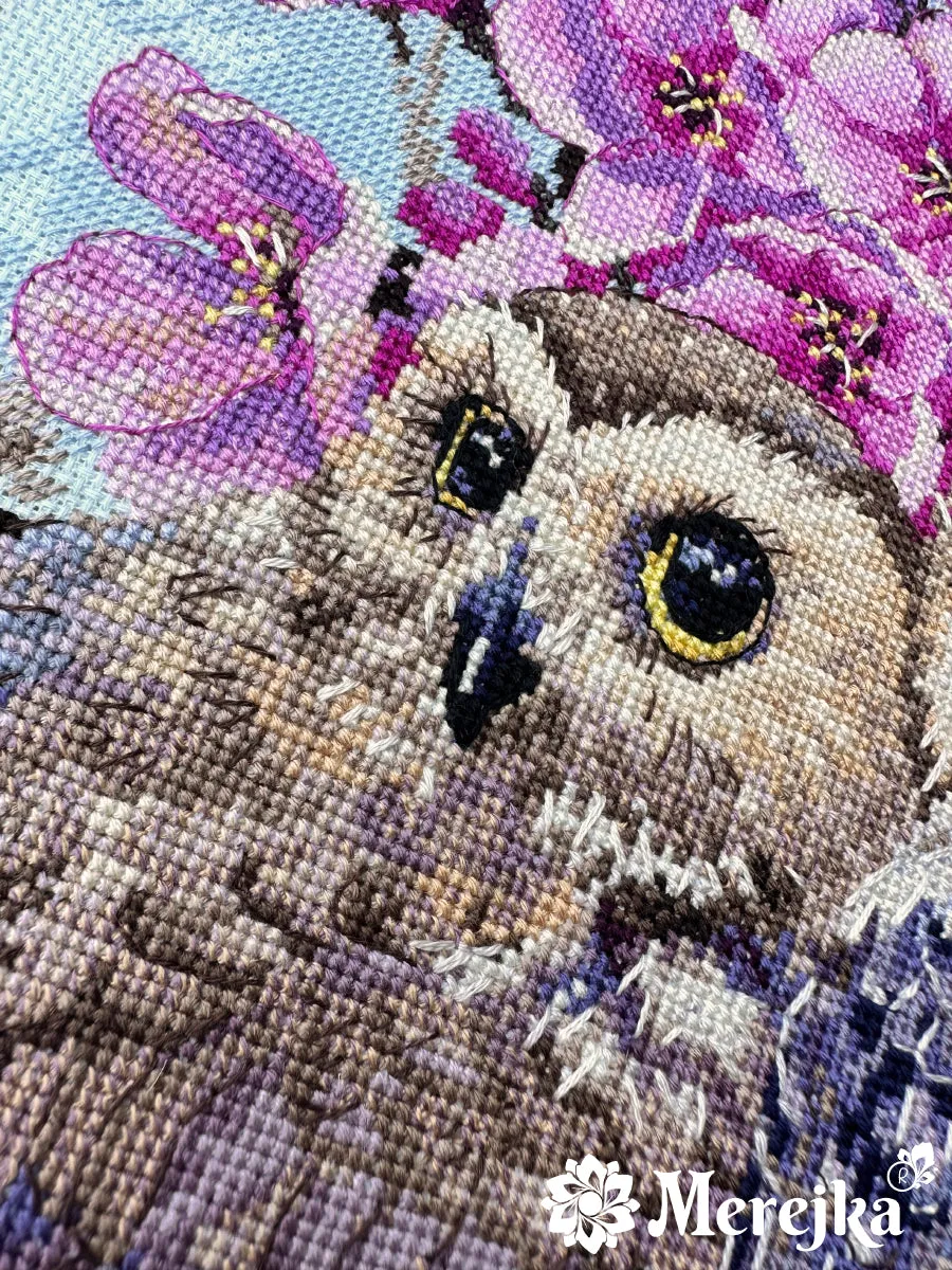 Merejka Two Owls in Spring Blossom borduurpakket 38x29 ijsblauw