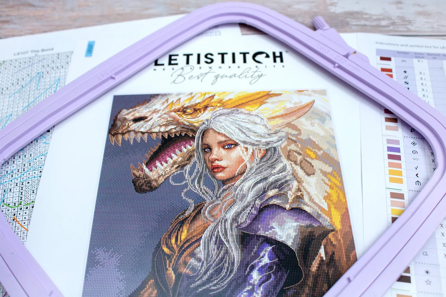 Leti Stitch L8107 The Bond borduurpakket 25x25 fantasy