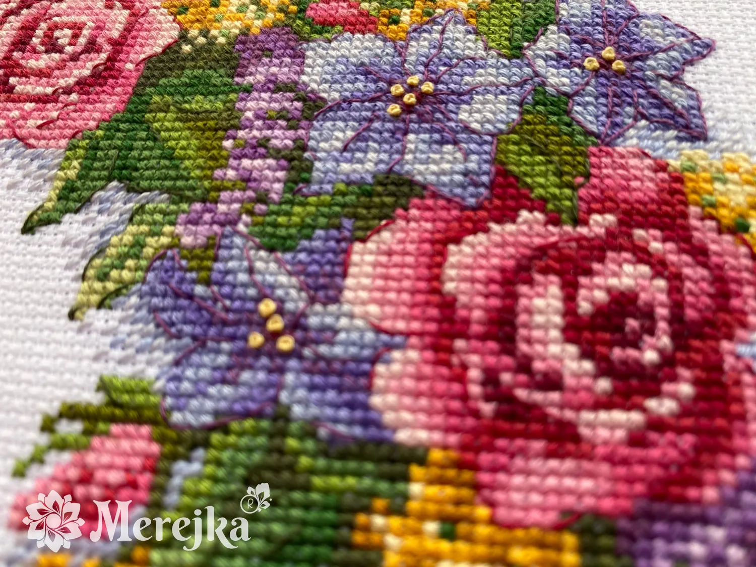 Merejka Rose Wreath borduurpakket wit 28 kleuren