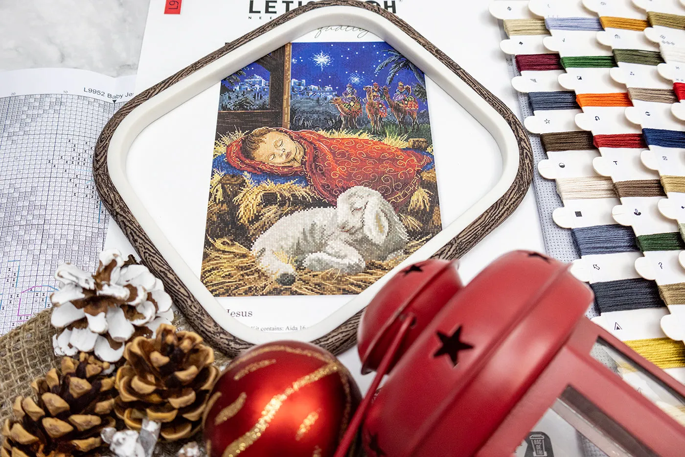 Leti Stitch L9952 Baby Jesus borduurpakket 23x32 cm kerst