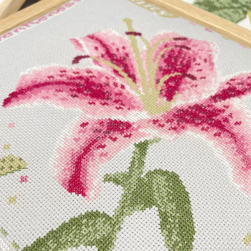 LiliPoints Lily borduurpatroon bloemen grijsblauw