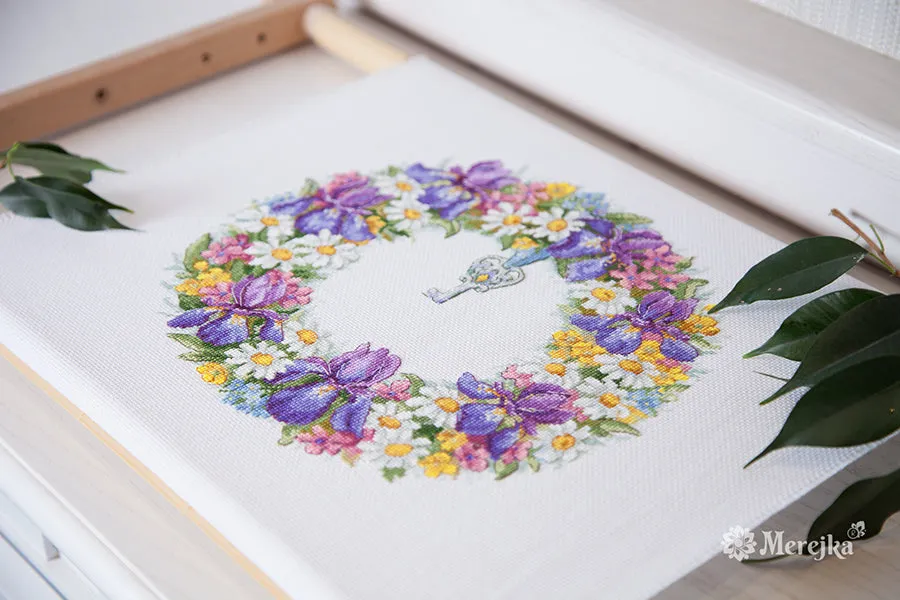 Merejka Wreath with Irises borduurpakket wit 25x26 cm 32 kl