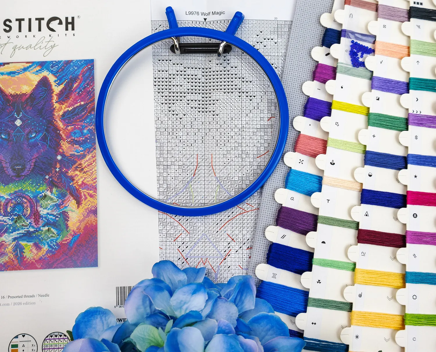 Leti Stitch L9976 Wolf Magic borduurpakket 21x29 cm blauw