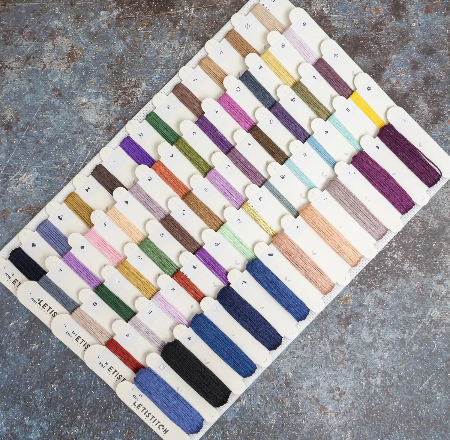 Leti Stitch L10-015 The Magic Shelf borduurpakket 29x29 cm