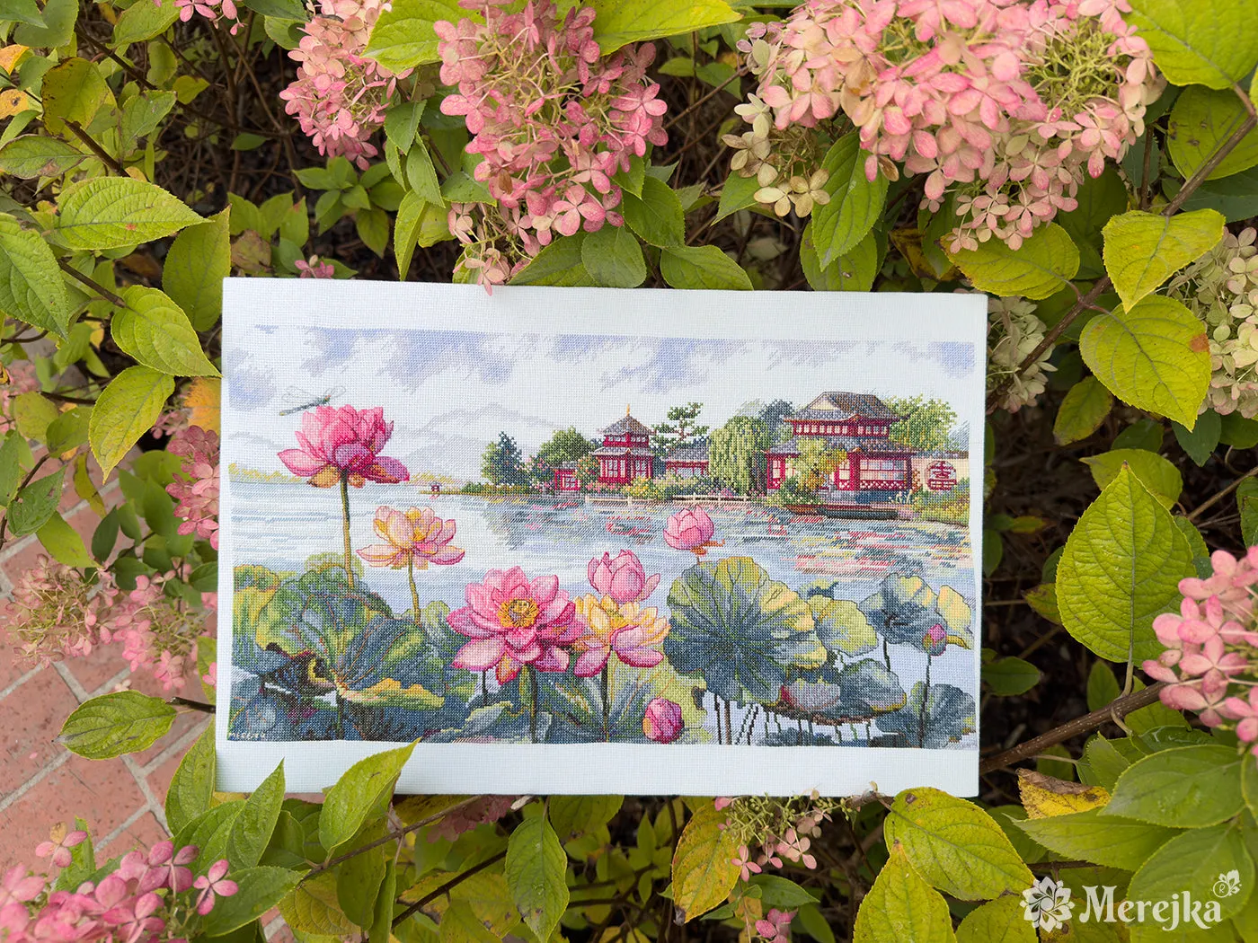 Merejka Lotus Dreams borduurpakket 24x44 ijsblauw