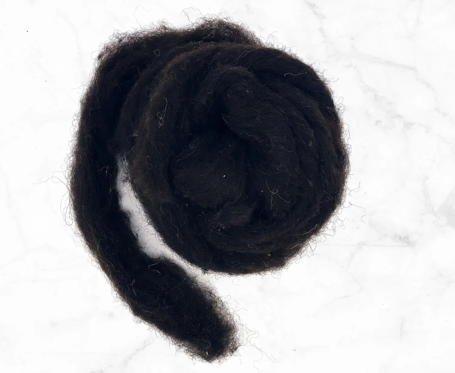 The Wool Family gekaarde basiswol donkerbruin 50 gram kernwol