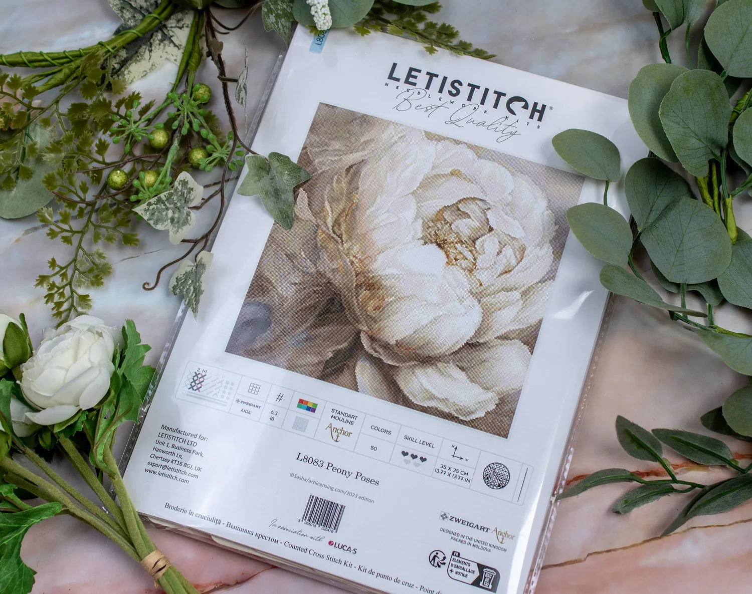 Leti Stitch L8083 Peony Poses kruissteekpakket 35x35 cm bloemen