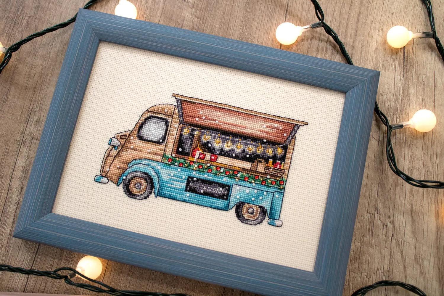 Leti Stitch L8001 Happy Holidays kruissteekpakket kerst