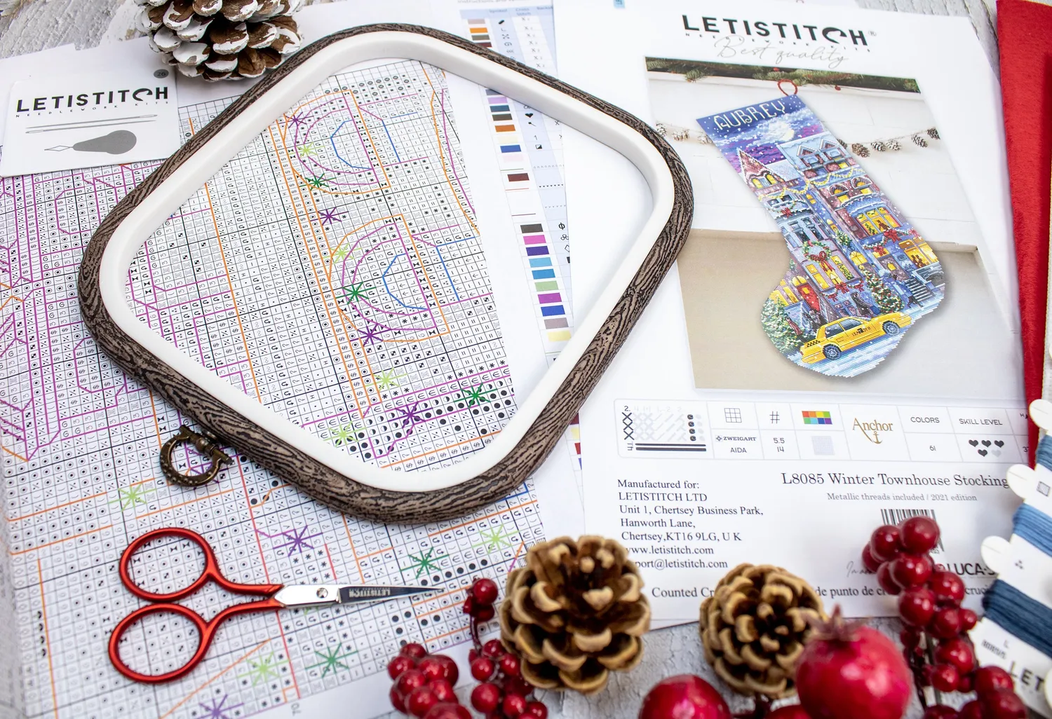 Leti Stitch L8085 borduurpakket kerstkous Winter Townhouse