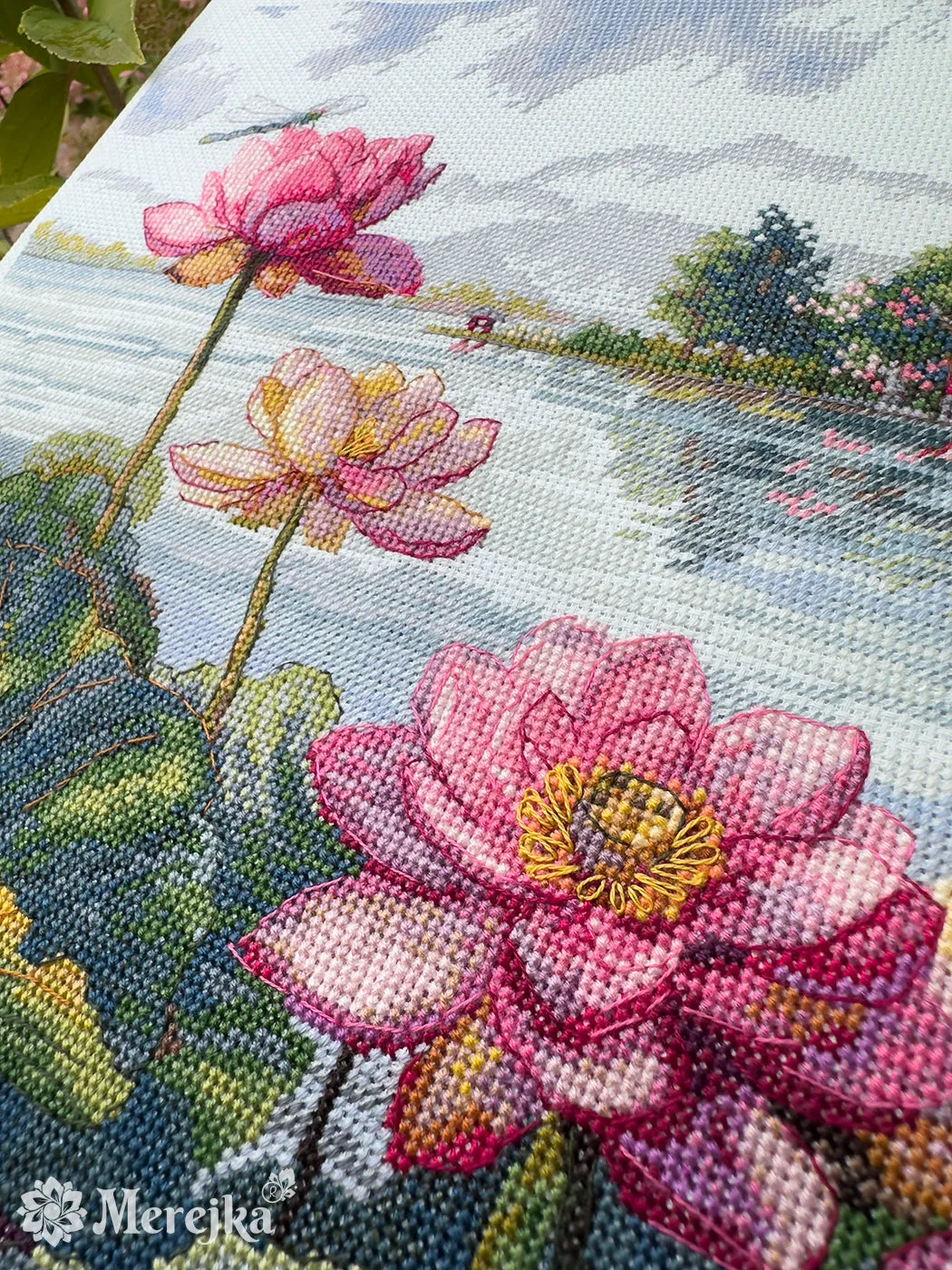 Merejka Lotus Dreams borduurpakket 24x44 ijsblauw