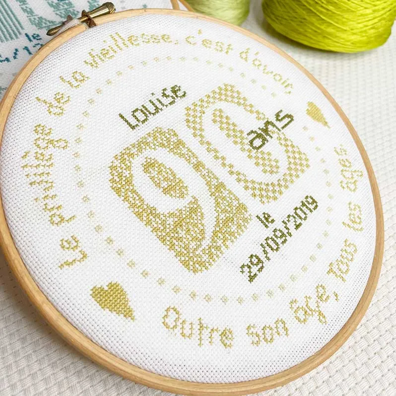 LiliPoints 90 borduurpatroon rond 8 kleuren + alfabet