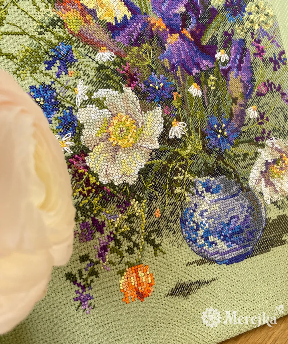 Merejka Irises and Wildflowers borduurpakket 25x35 bloemen
