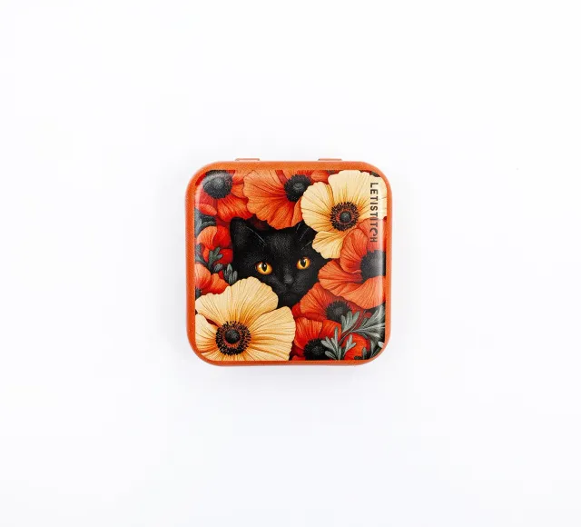Leti Stitch 25640 Poppy Eyes naaldendoosje blik 5,5 cm