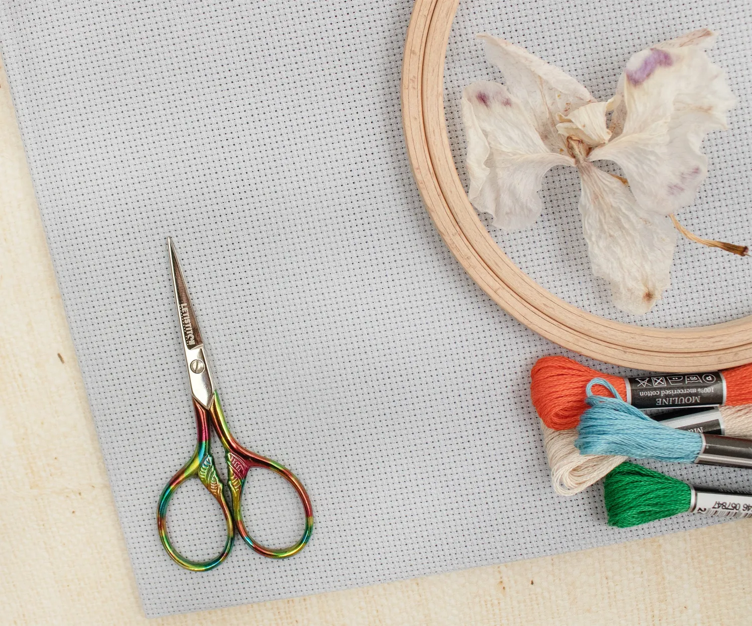 Leti Stitch 20400 borduurschaartje regenboog 9 cm staal